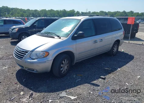 2005 Chrysler Town & Country Touring из США, поврежденный, VIN 2C8GP54L25R501589